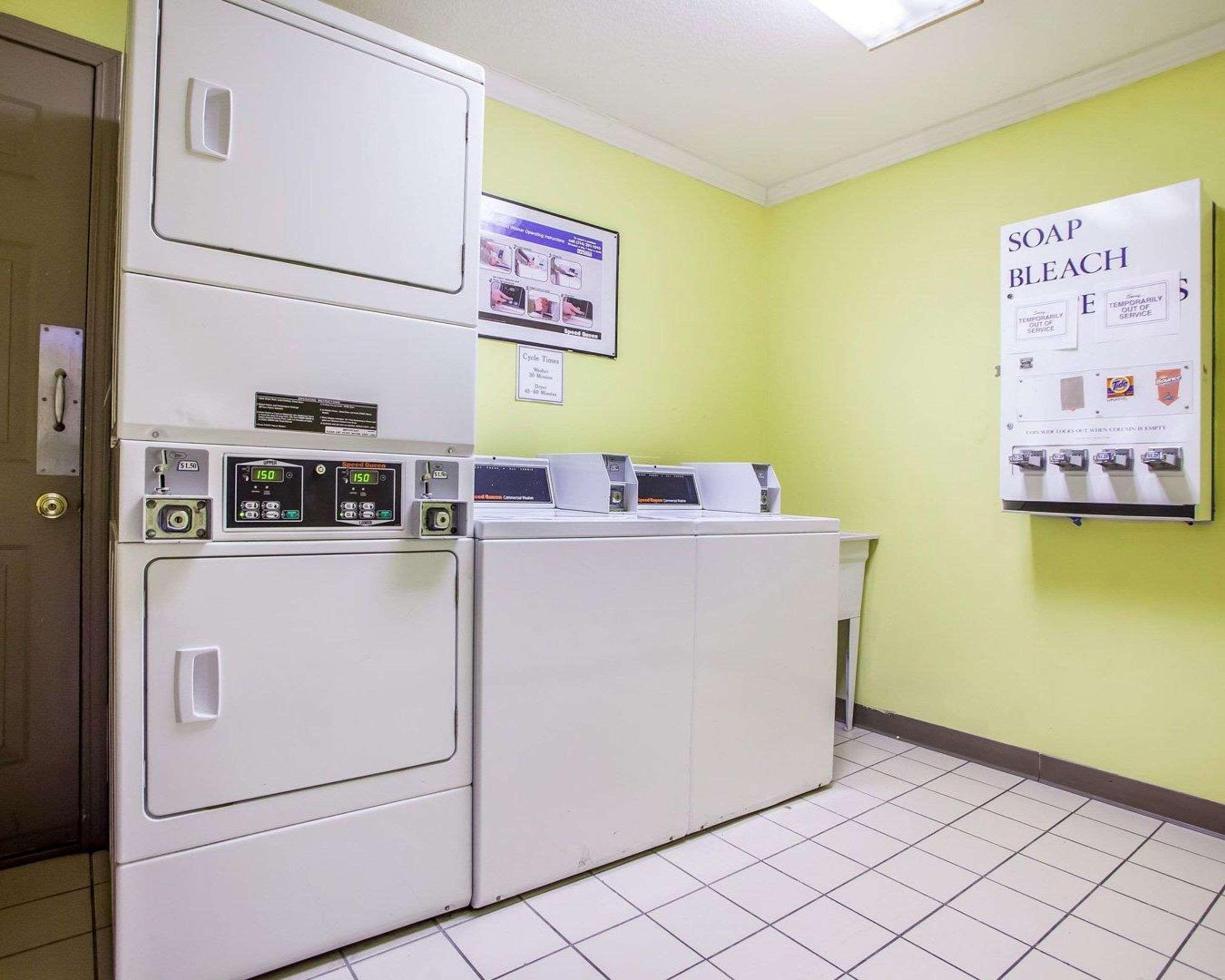 Quality Inn Airport Woodson Terrace Ngoại thất bức ảnh