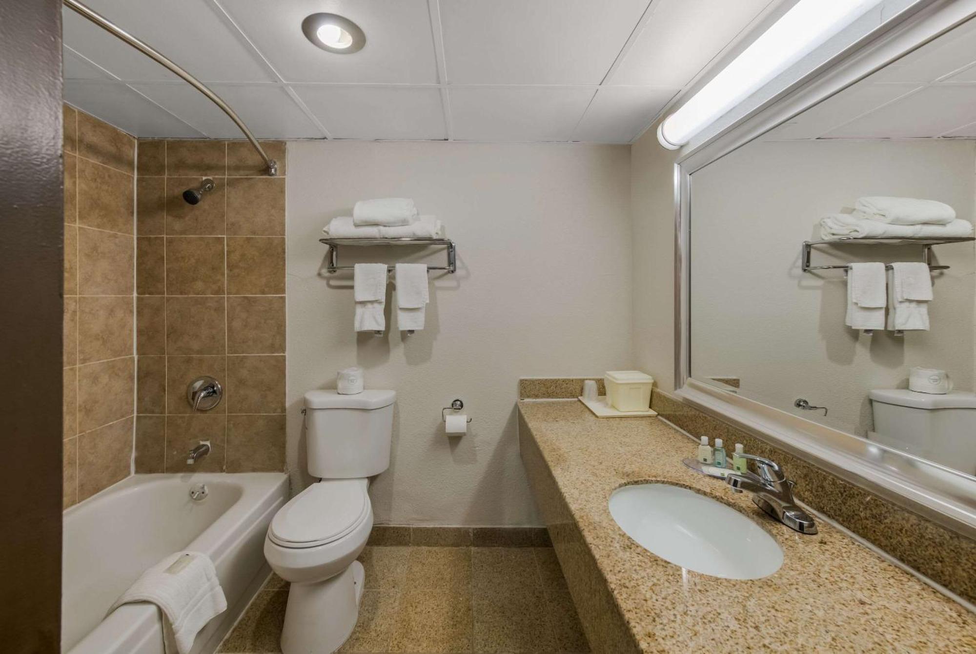 Quality Inn Airport Woodson Terrace Ngoại thất bức ảnh