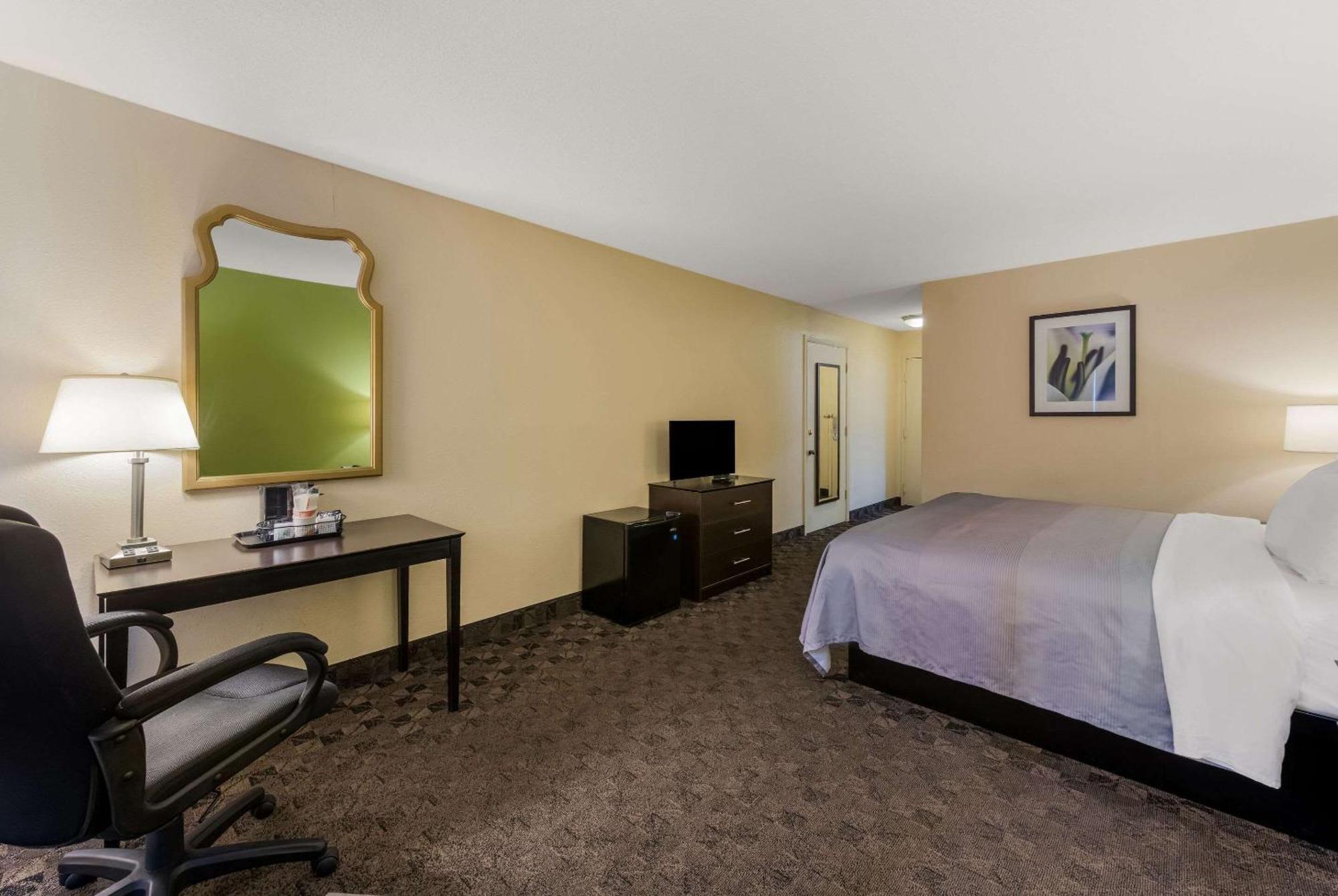 Quality Inn Airport Woodson Terrace Ngoại thất bức ảnh