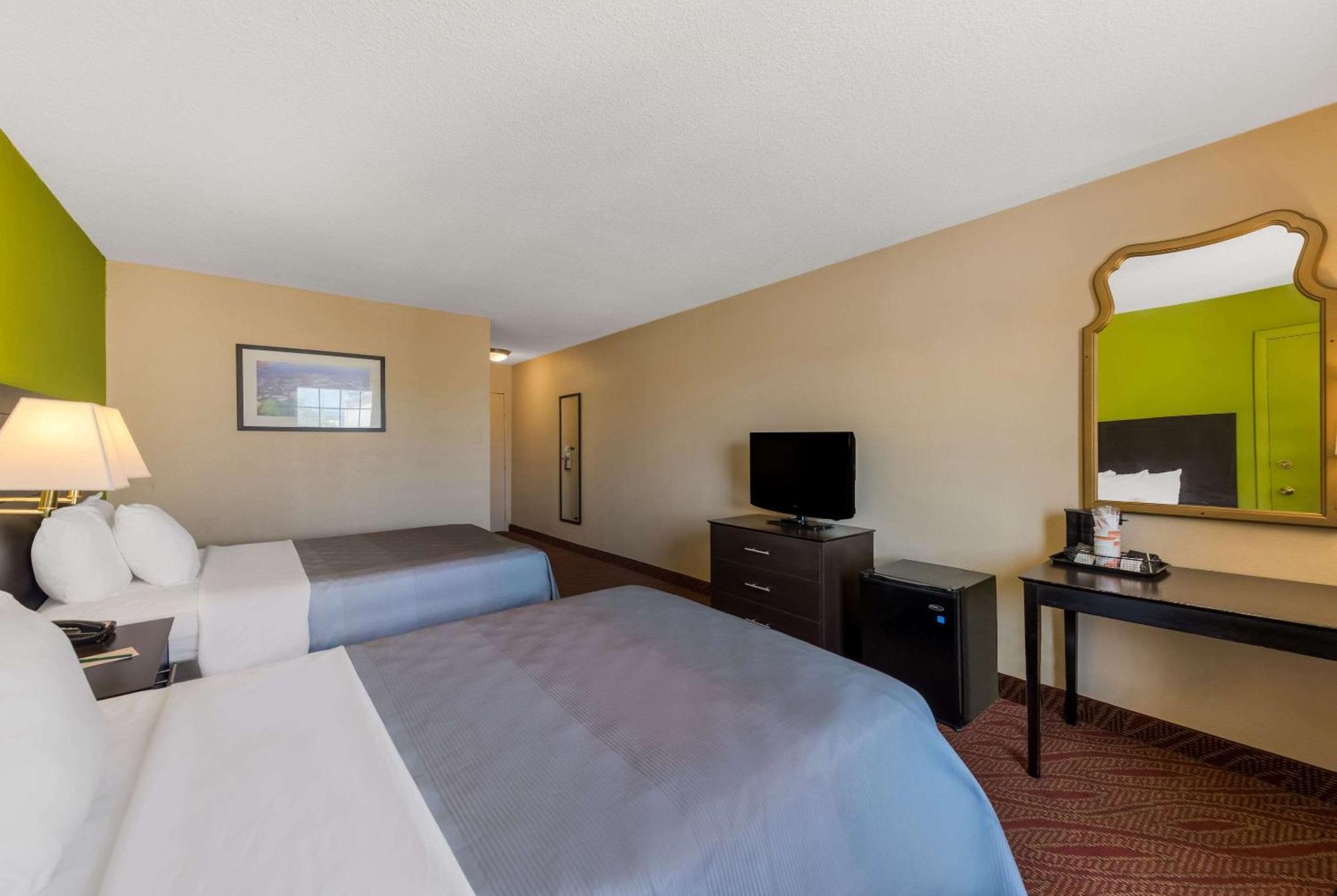Quality Inn Airport Woodson Terrace Ngoại thất bức ảnh