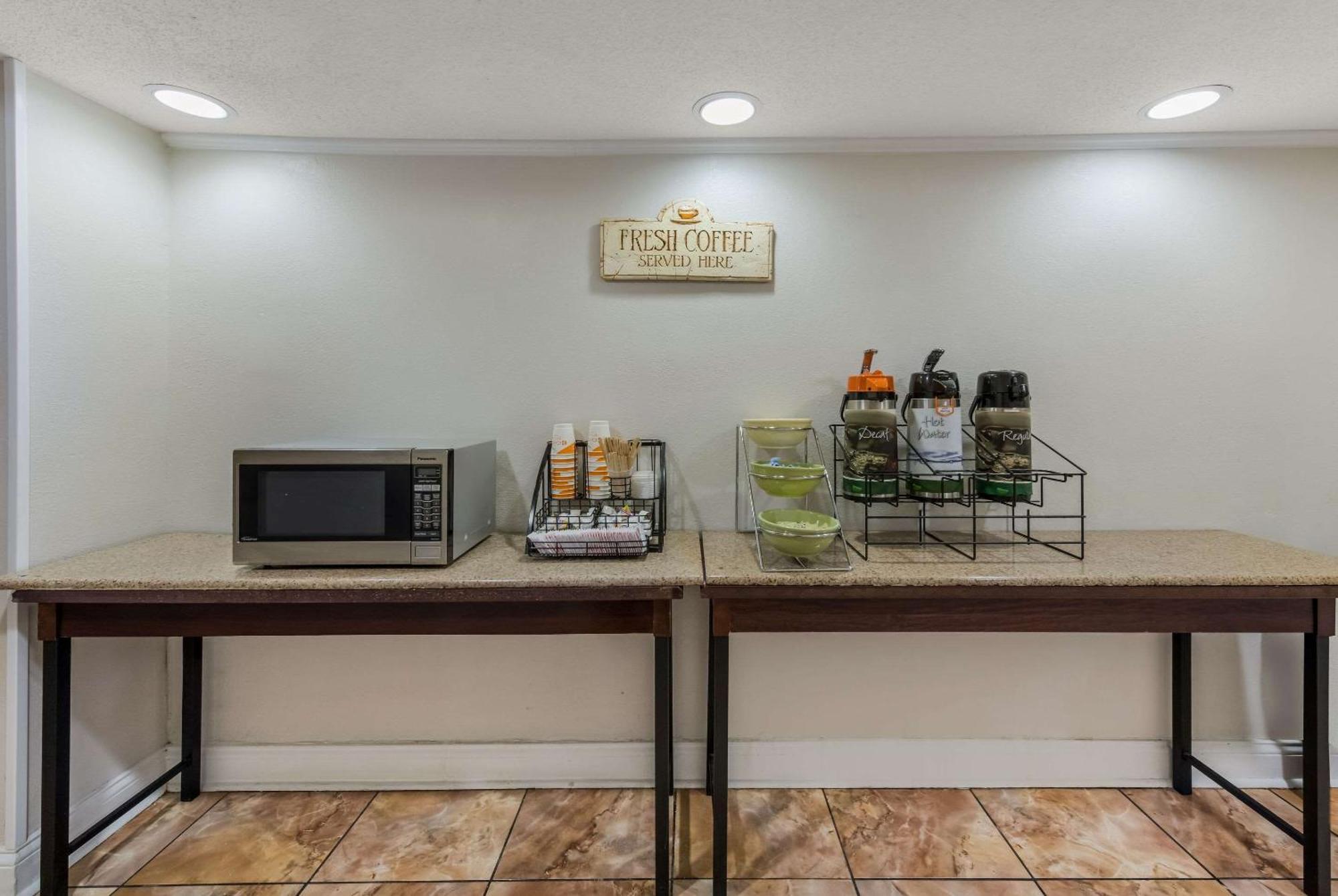 Quality Inn Airport Woodson Terrace Ngoại thất bức ảnh