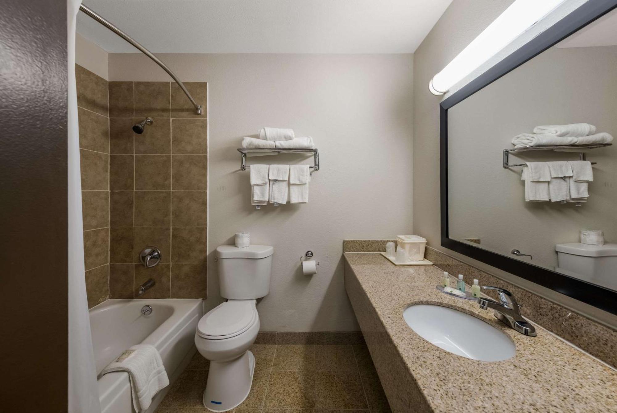 Quality Inn Airport Woodson Terrace Ngoại thất bức ảnh